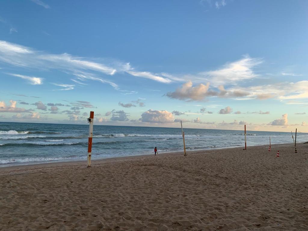  Casa 3 suítes e escritório reversível para quarto em Vilas do Atlântico - 250 m da praia e 6 km da capital