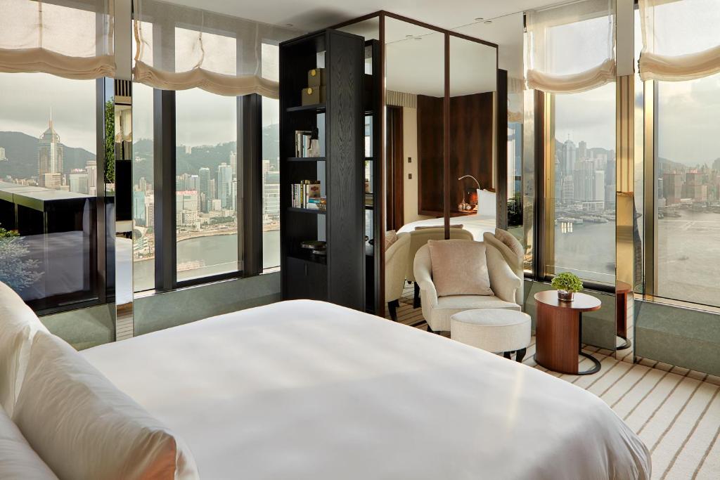 Postel nebo postele na pokoji v ubytování Rosewood Hong Kong