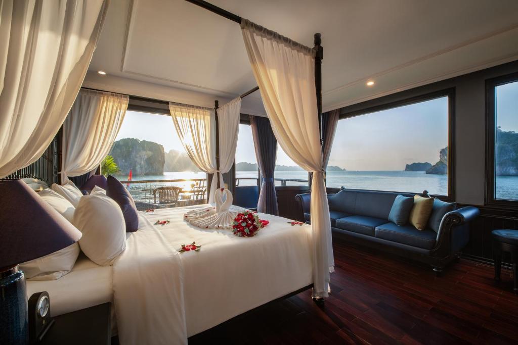 Gallery image of Rosy Cruises in Ha Long