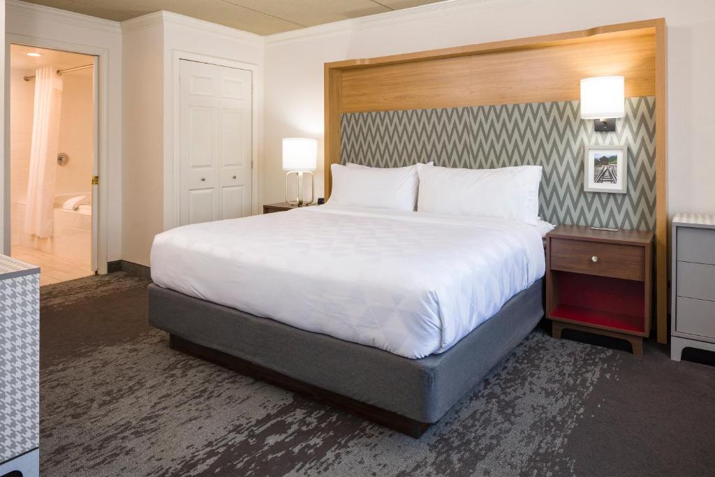 Holiday Inn Salem, an IHG Hotel - 