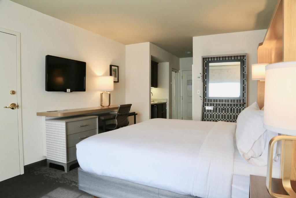 Holiday Inn Salem, an IHG Hotel - 