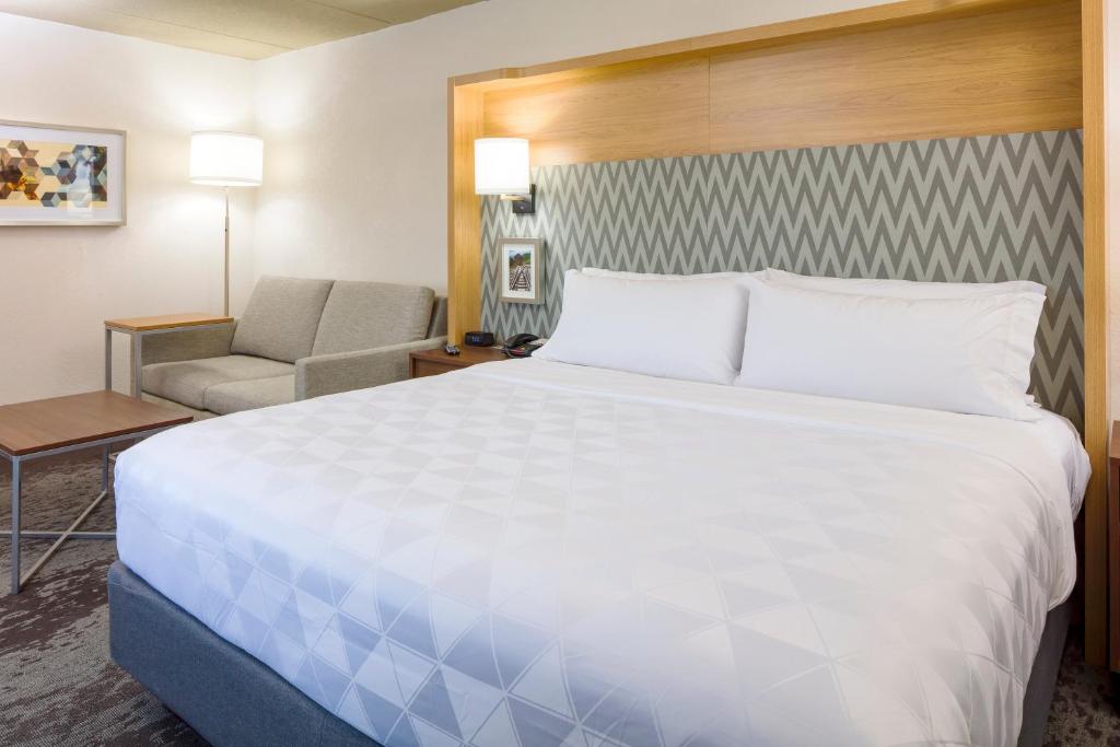 Holiday Inn Salem, an IHG Hotel - 