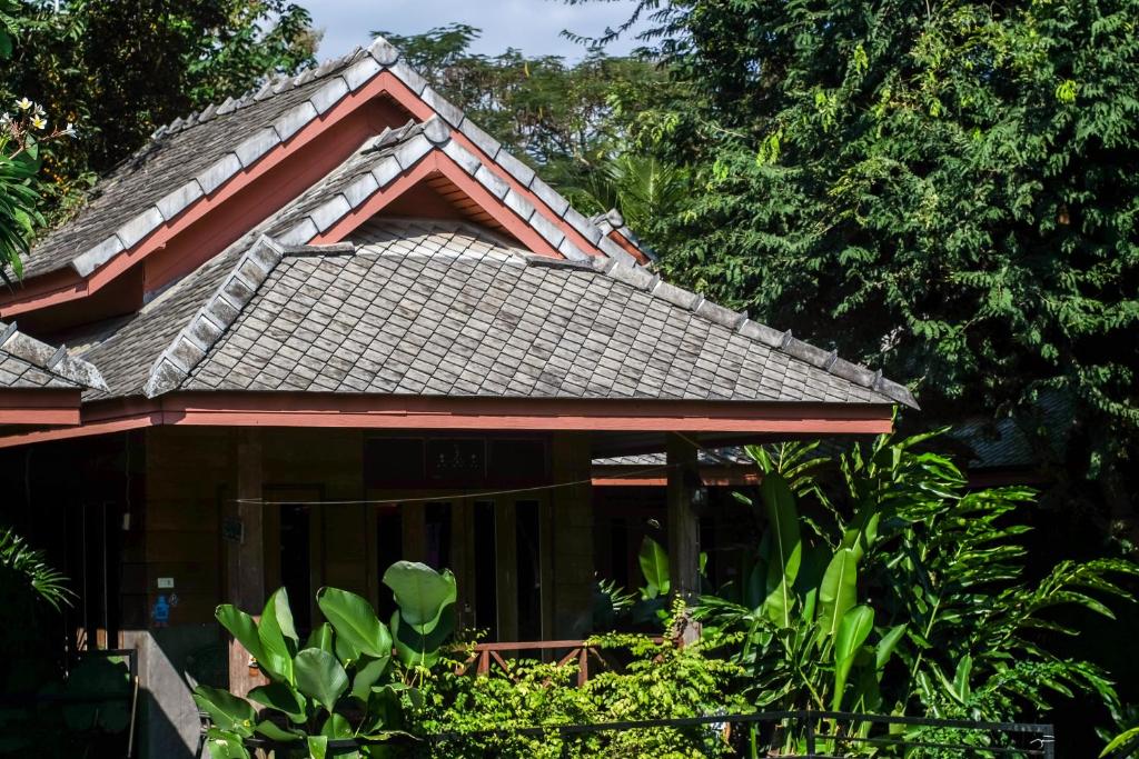 Sawasdeepai River Resort - Deluxe Bungalow With Garden View