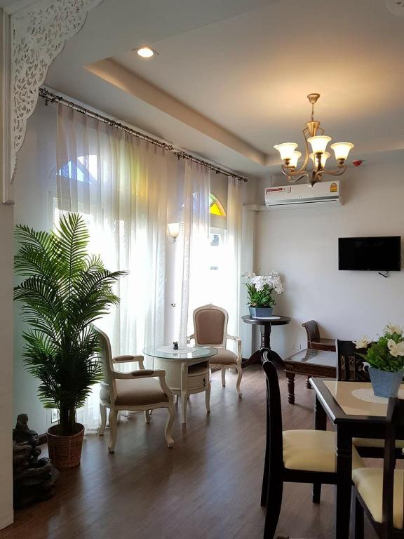 The Velvet Orchid - Resim 14