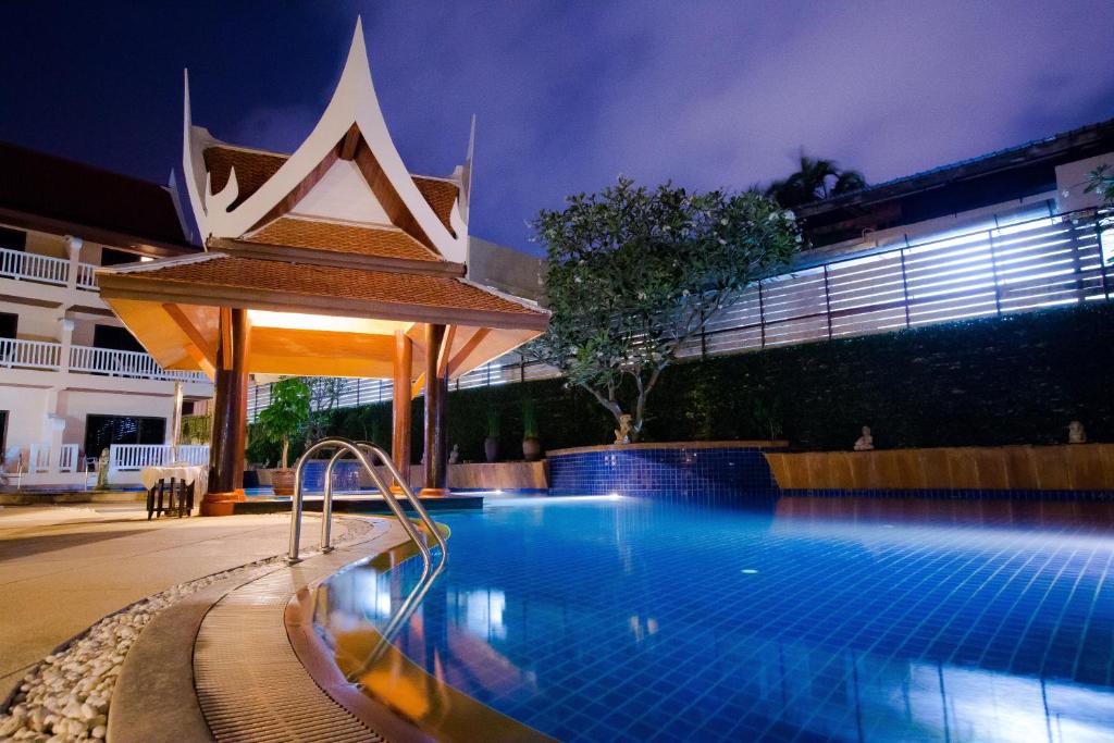 Bazén v ubytování Kata Poolside Resort SHA Extra Plus nebo v jeho okolí