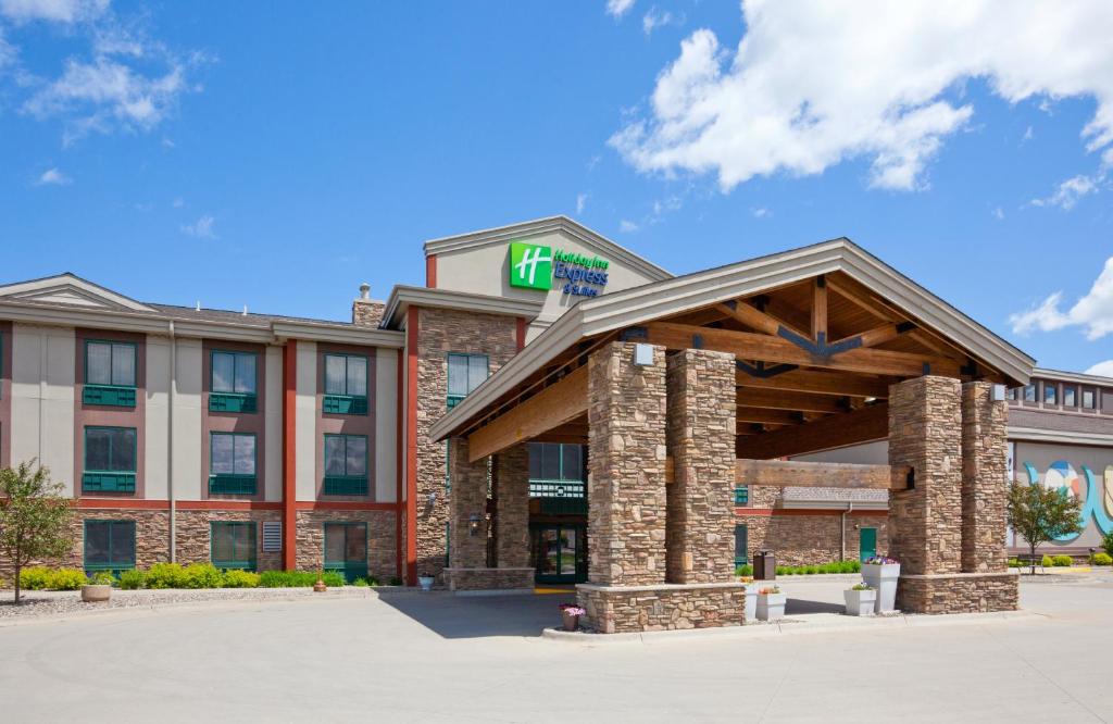 eine Darstellung der Vorderseite eines Hotels in der Unterkunft Holiday Inn Express Hotel & Suites Brainerd-Baxter, an IHG Hotel in Baxter