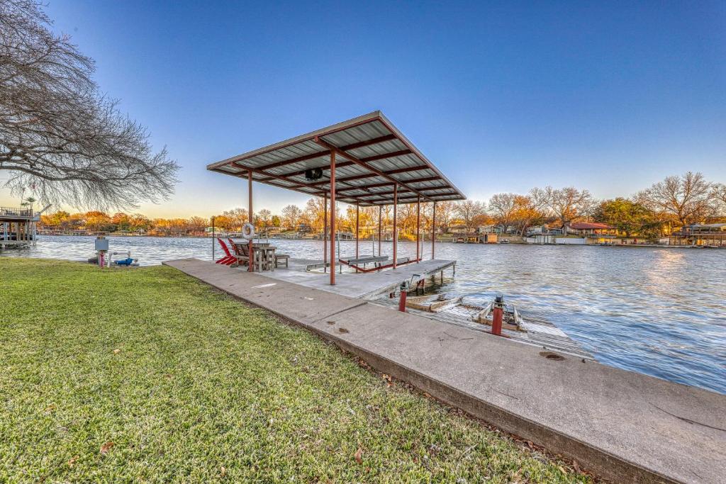 Lake Escape, Kingsland (updated prices 2024)