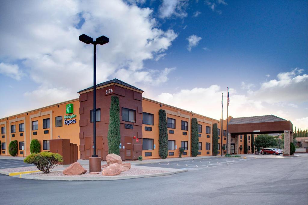 a building with a street light in a parking lot at Holiday Inn Express Sedona - Oak Creek, an IHG Hotel in Sedona