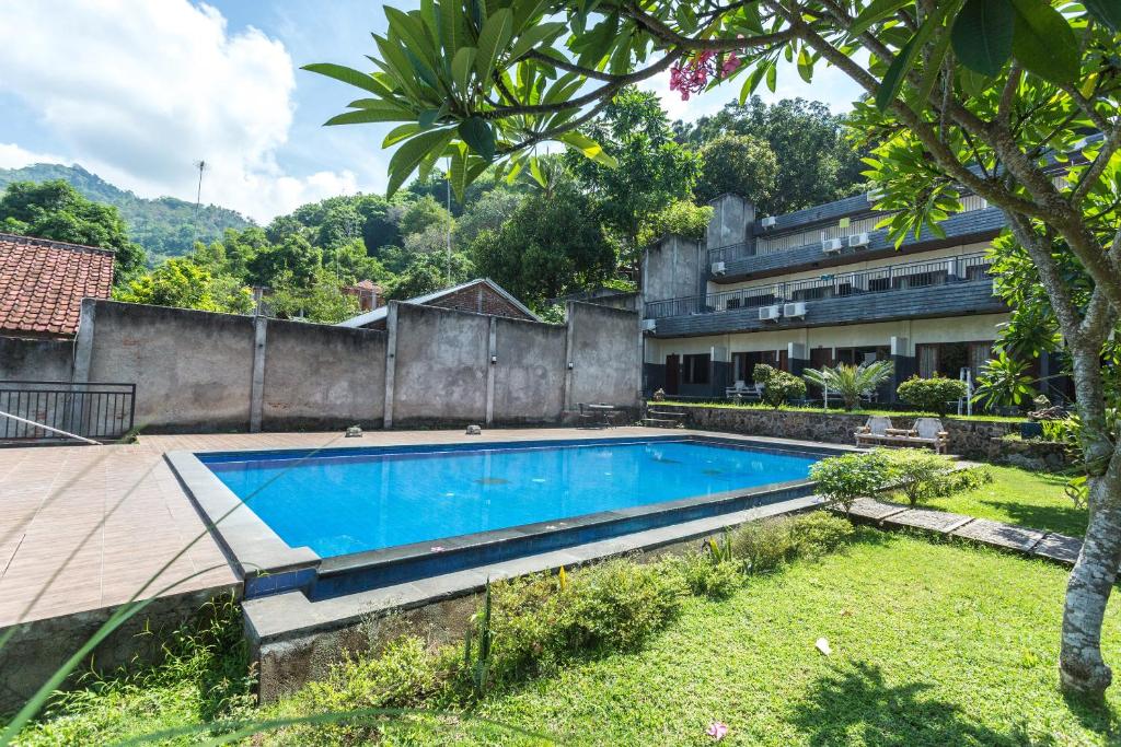 Bazén v ubytování Hotel Bumi Aditya nebo v jeho okolí