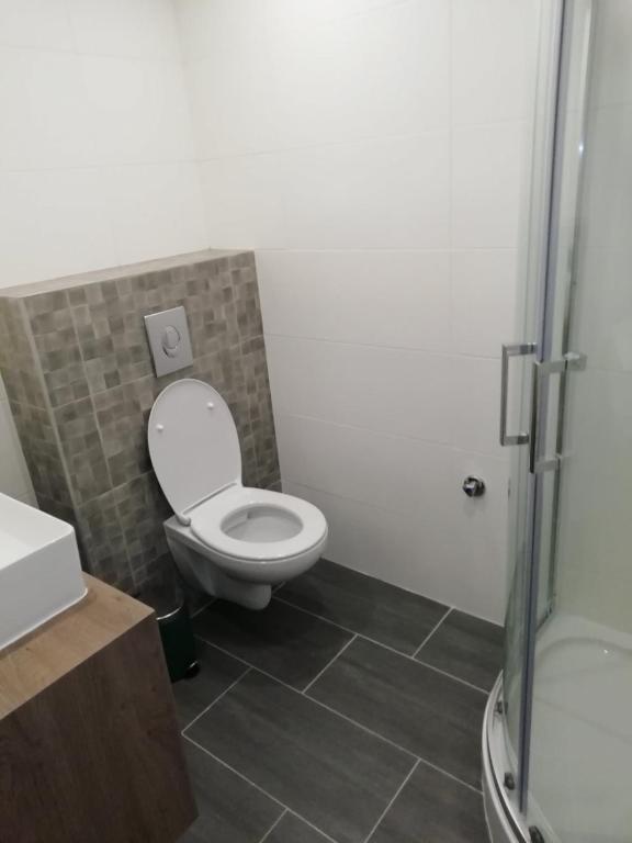 Kúpeľňa v ubytovaní Luxury new cozy flat at Dob street nearby Gozsdu court