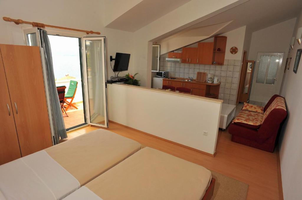 Kuchyň nebo kuchyňský kout v ubytování Villa Anni