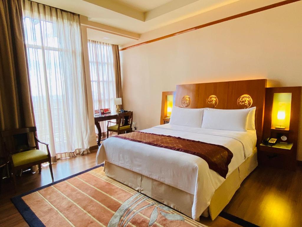 Postel nebo postele na pokoji v ubytování PULSE GRANDE Hotel Putrajaya