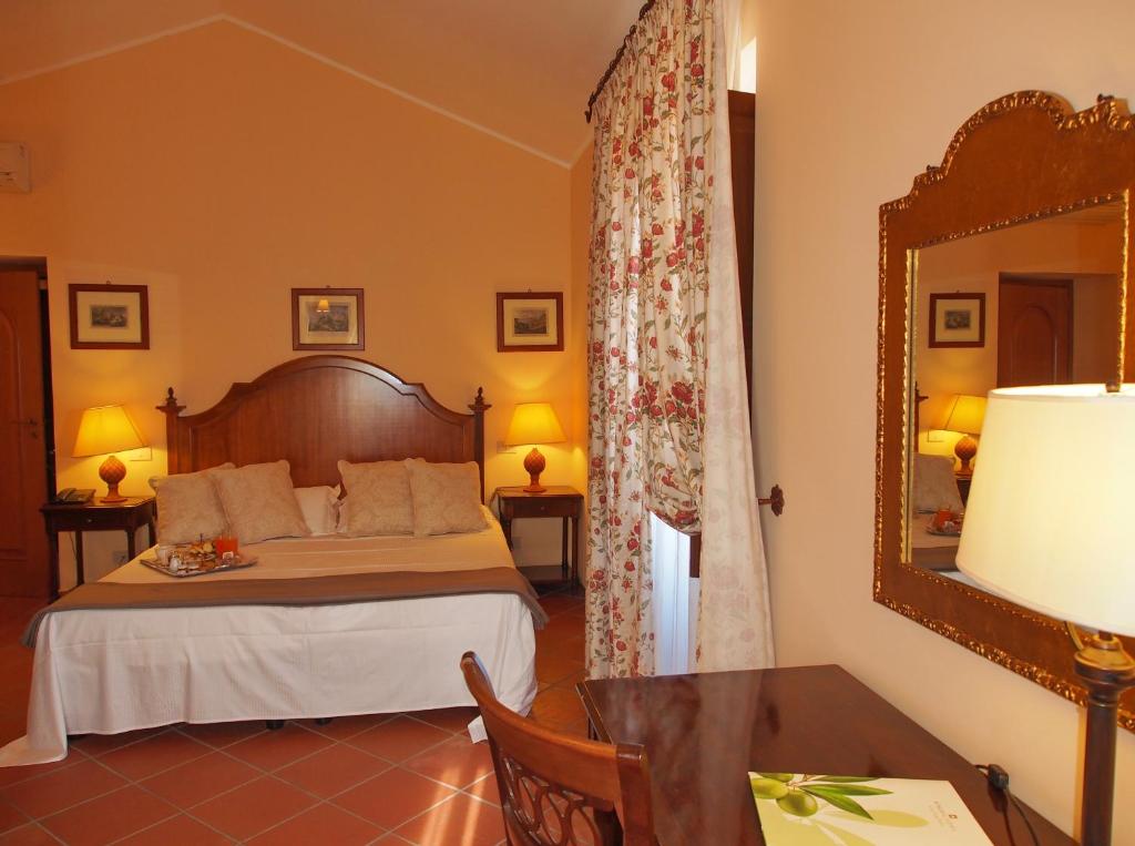 Postel nebo postele na pokoji v ubytování Il Borgo Country Resort