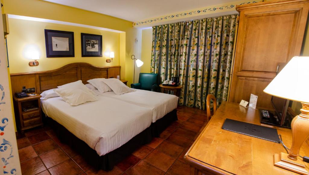 Postel nebo postele na pokoji v ubytování Ski Plaza Hotel & Wellness