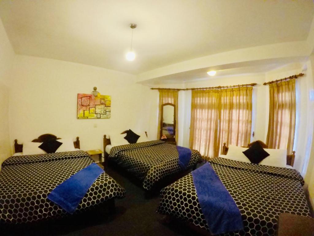 Postel nebo postele na pokoji v ubytování New Royal Mount Hotel