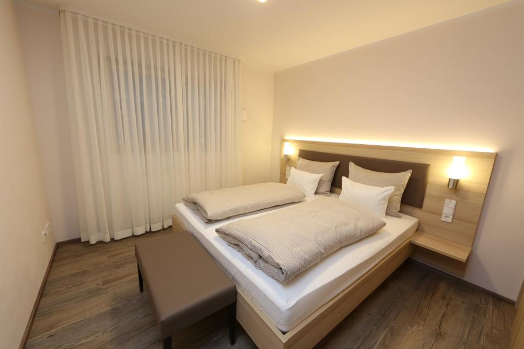Leidringer Gästehaus GmbH - Deluxe Room (2 Adults + 1 Child)