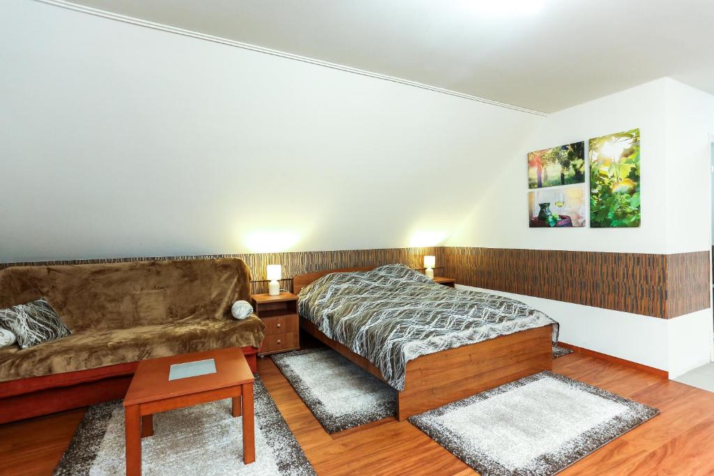Posedenie v ubytovaní GÁRDI APARTMAN