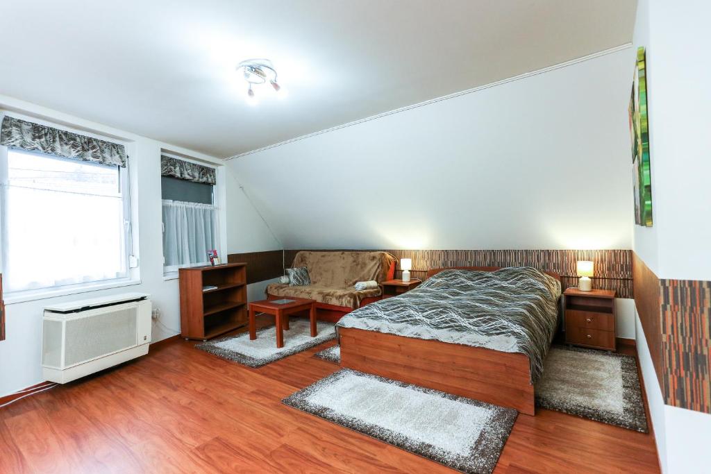 Posteľ alebo postele v izbe v ubytovaní GÁRDI APARTMAN