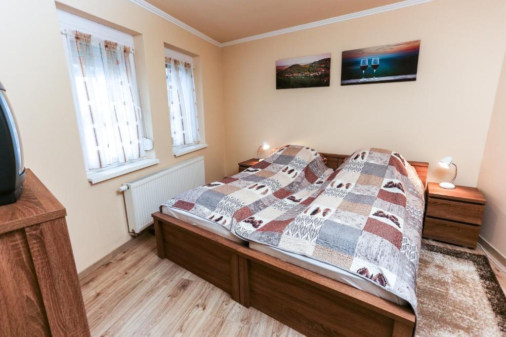 Posteľ alebo postele v izbe v ubytovaní GÁRDI APARTMAN