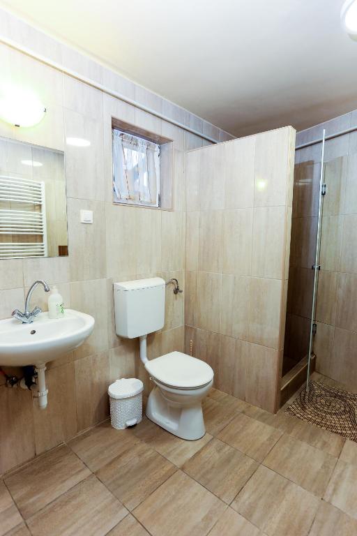 Kúpeľňa v ubytovaní GÁRDI APARTMAN