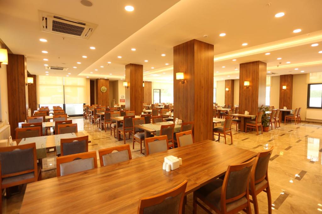 Restaurace v ubytování Oytun Park Hotel