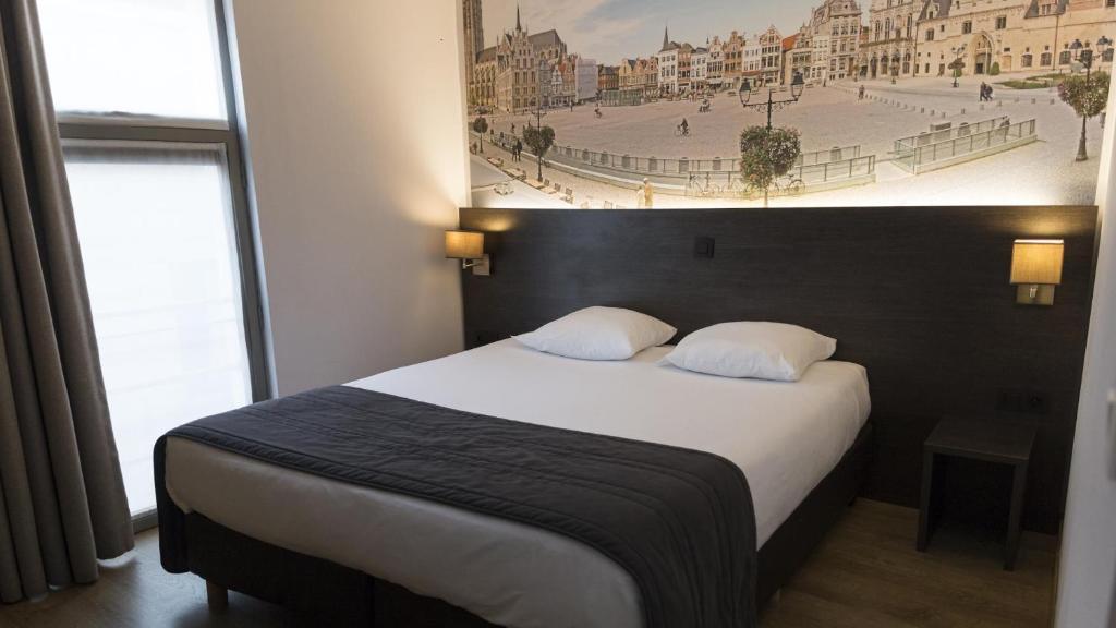 מיטה או מיטות בחדר ב-3 Paardekens - City Centre Hotel