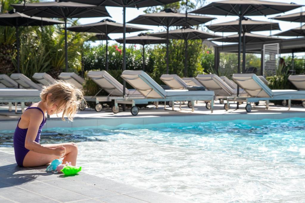 Bazén v ubytování Hotel Mariver nebo v jeho okolí