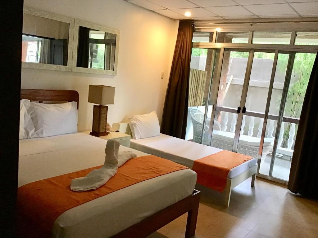 Postel nebo postele na pokoji v ubytování 1888 Beach Resort