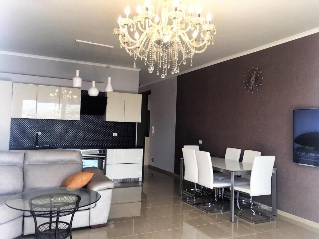 Royal Queen and King Luxury apartment - Image 8