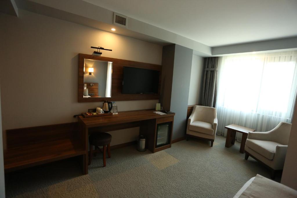TV a/nebo společenská místnost v ubytování Oytun Park Hotel