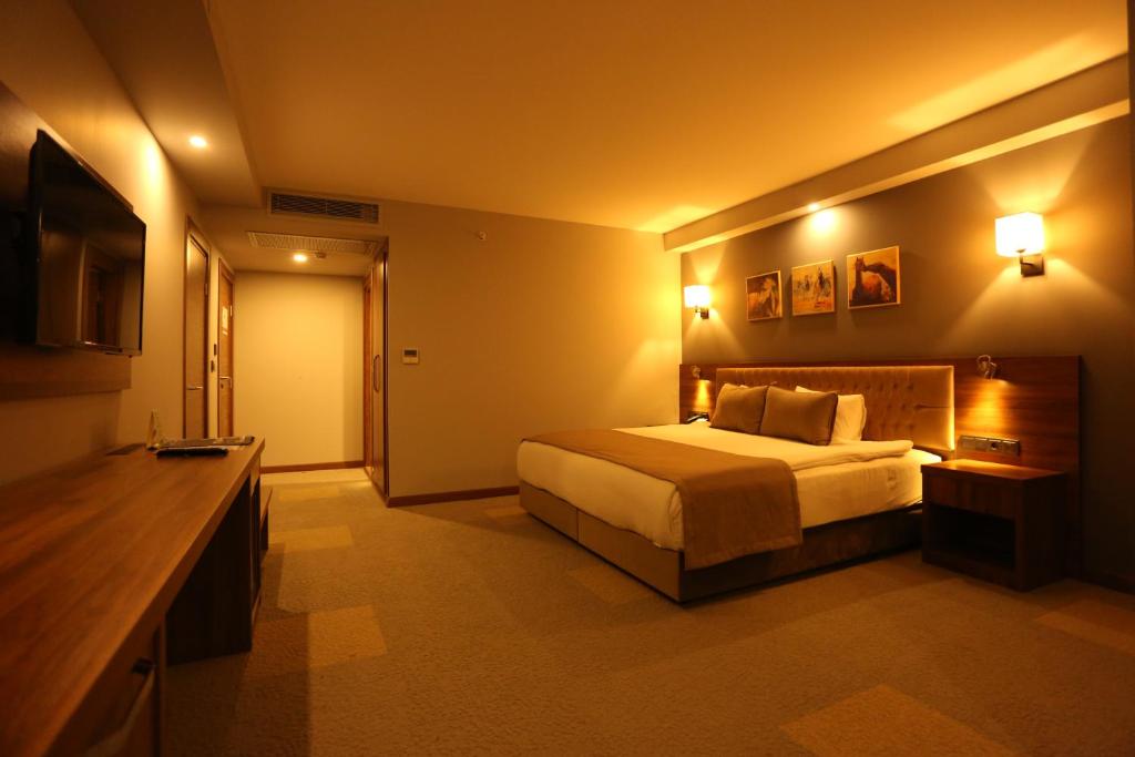 Postel nebo postele na pokoji v ubytování Oytun Park Hotel