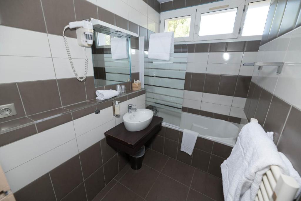 SOWELL HOTELS Domaine de la Petite Isle - Family Room (4 Adults)