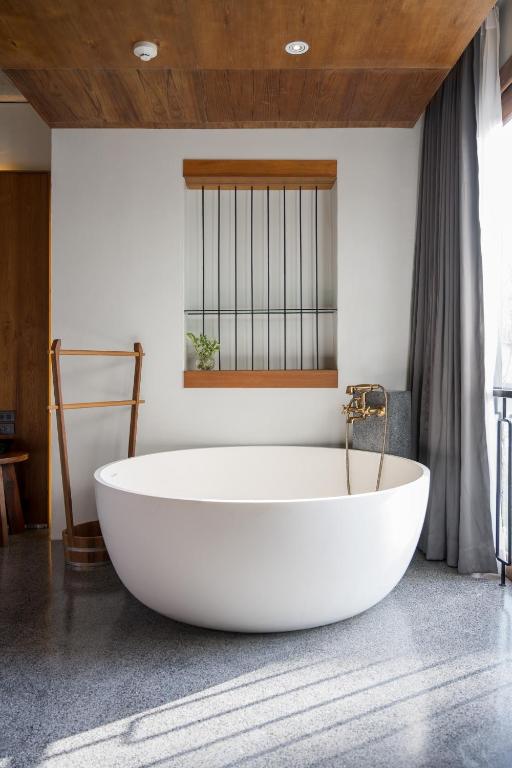 Koupelna v ubytování Hotel Gahn Khaolak