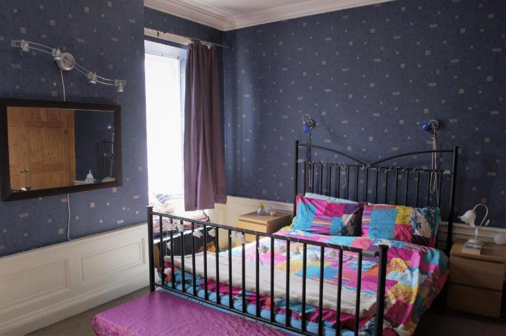 Ліжко або ліжка в номері Leith City Centre Guesthouse Apartment