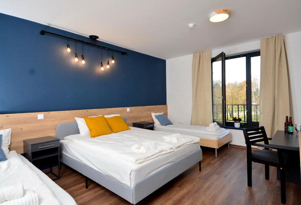 Ένα ή περισσότερα κρεβάτια σε δωμάτιο στο Ludwig Hotel