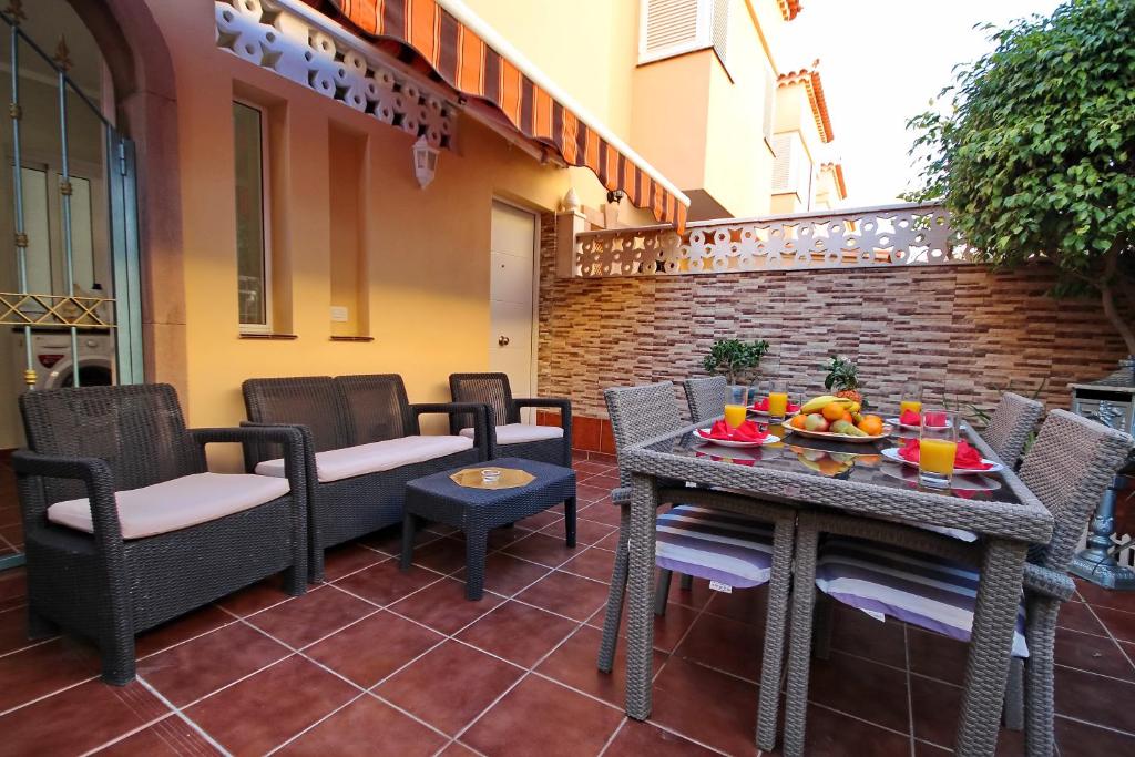 Cozy Townhouse With Ocean Views in Costa Adeje - Three-Bedroom Apartment
