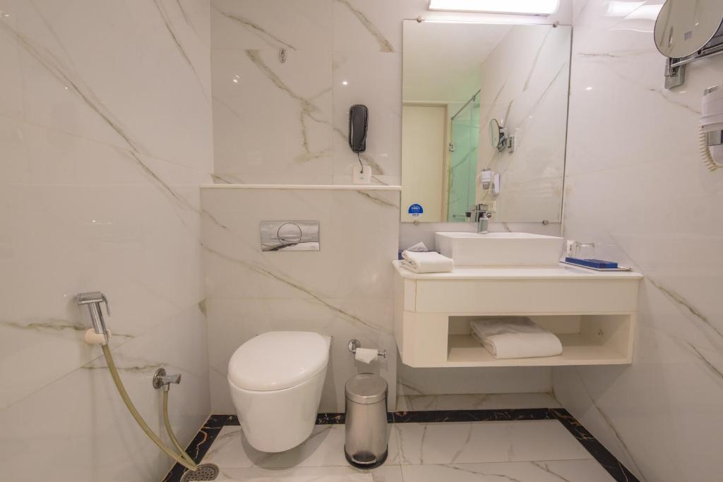 Koupelna v ubytování Park Inn by Radisson New Delhi IP Extension
