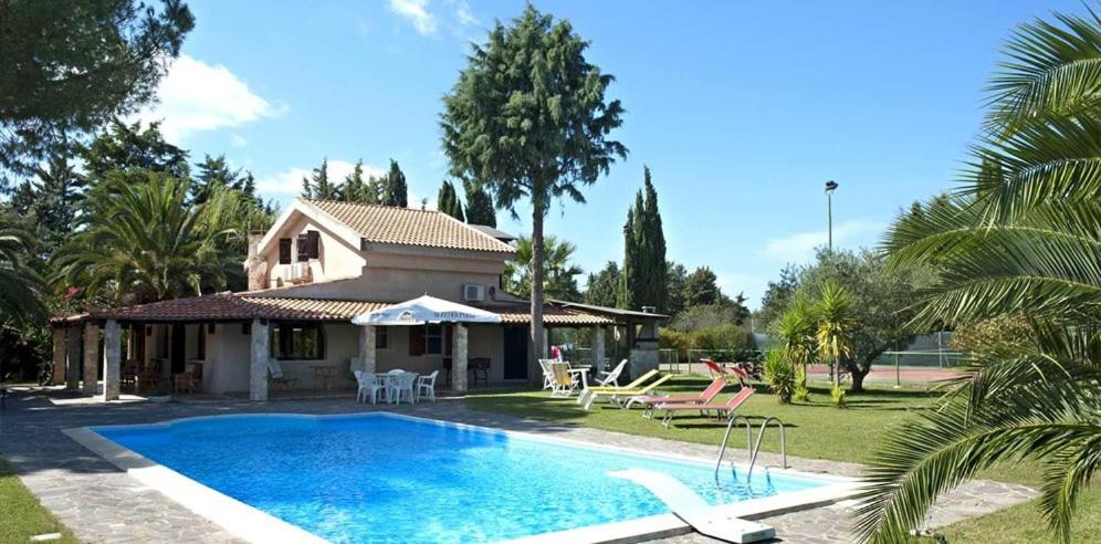 Tenuta Sella e Mosca Villa Sleeps 8 Pool Air Con