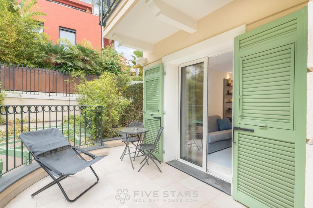 Балкон или терраса в Villa Artemys - Five Stars Holiday House