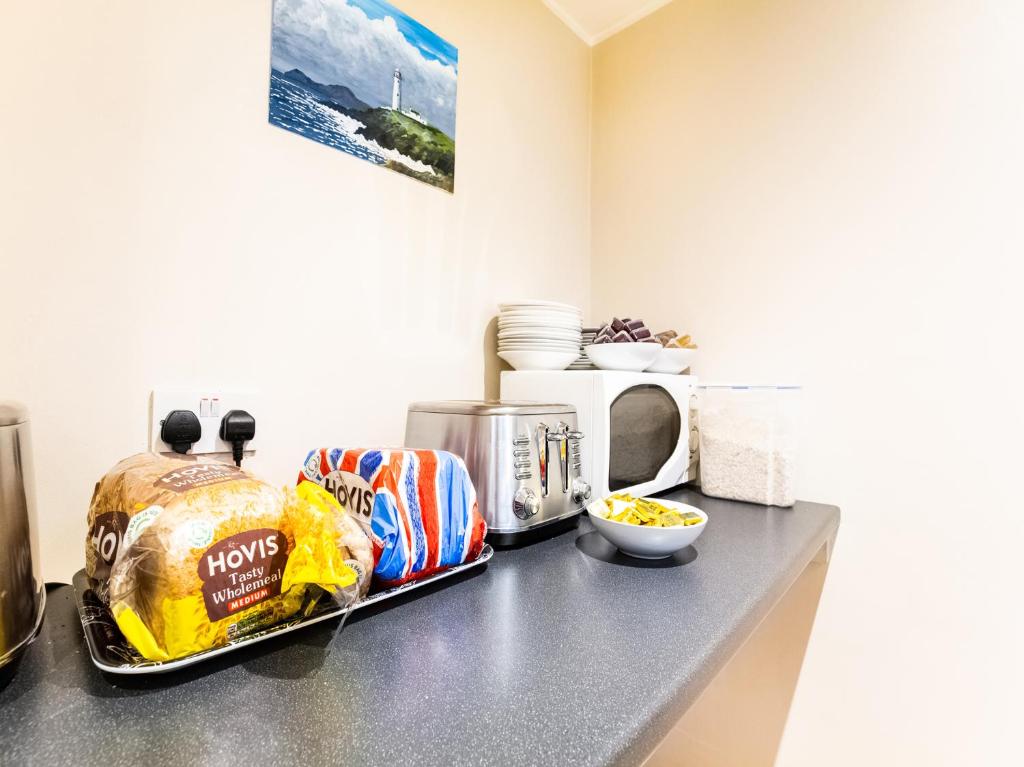 Kuchyň nebo kuchyňský kout v ubytování Lost Guest House Aberdeen