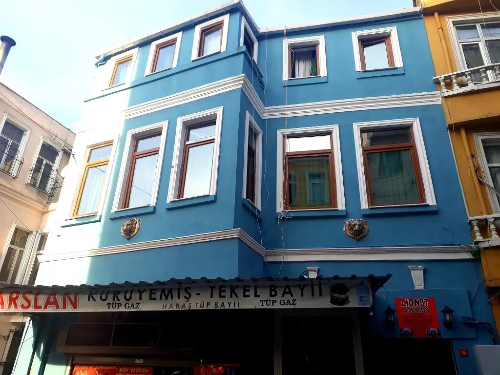 Taksim Lion 37 Studios, Istanbul, Turcia