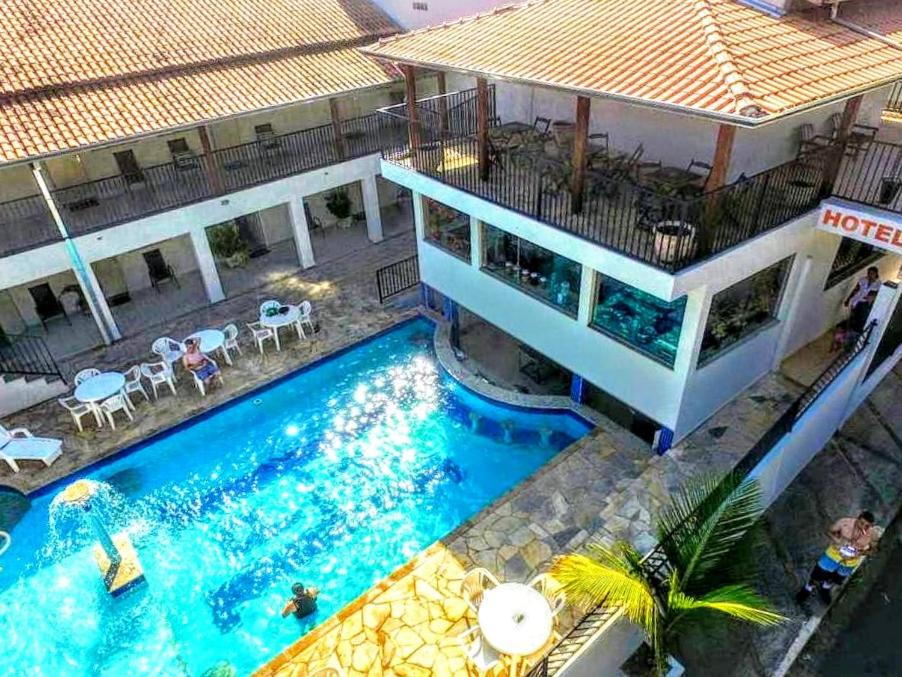 an aerial view of a house with a swimming pool at Hotel Picadão in São Pedro