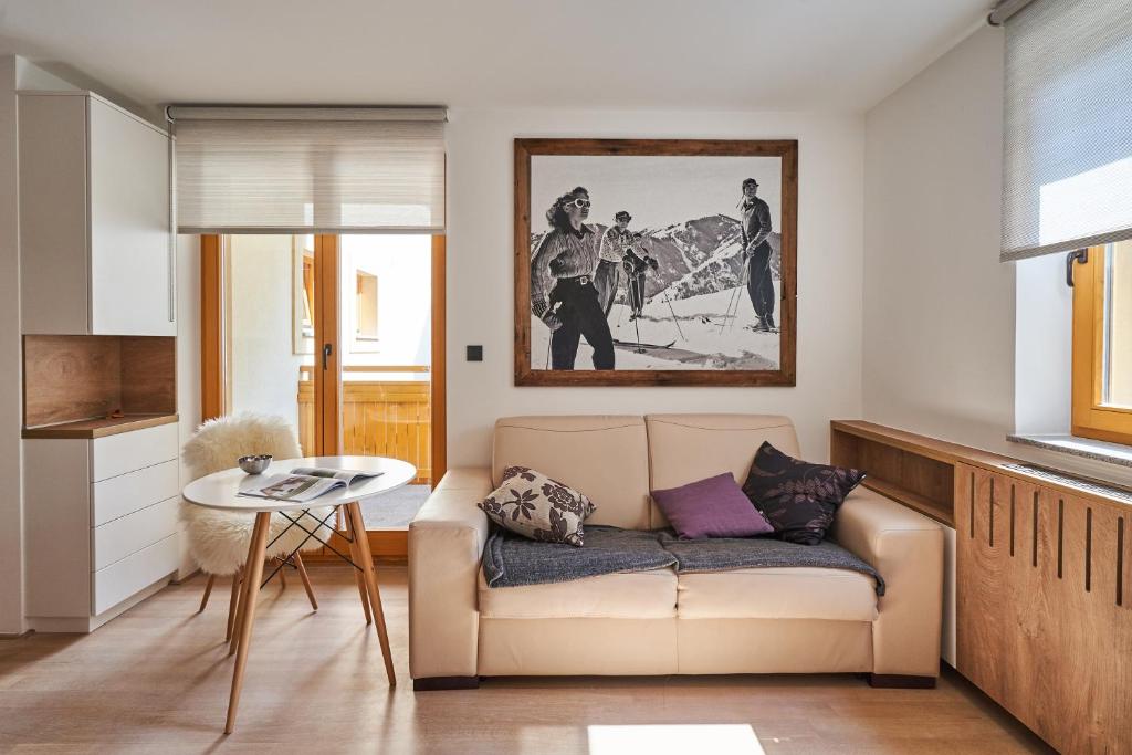 Posezení v ubytování Cozy Apartment in the heart of Kranjska Gora