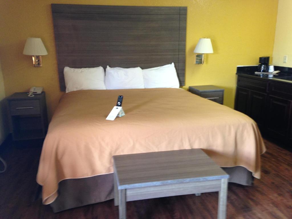 Village Inn Cotulla - King Room - Smoking