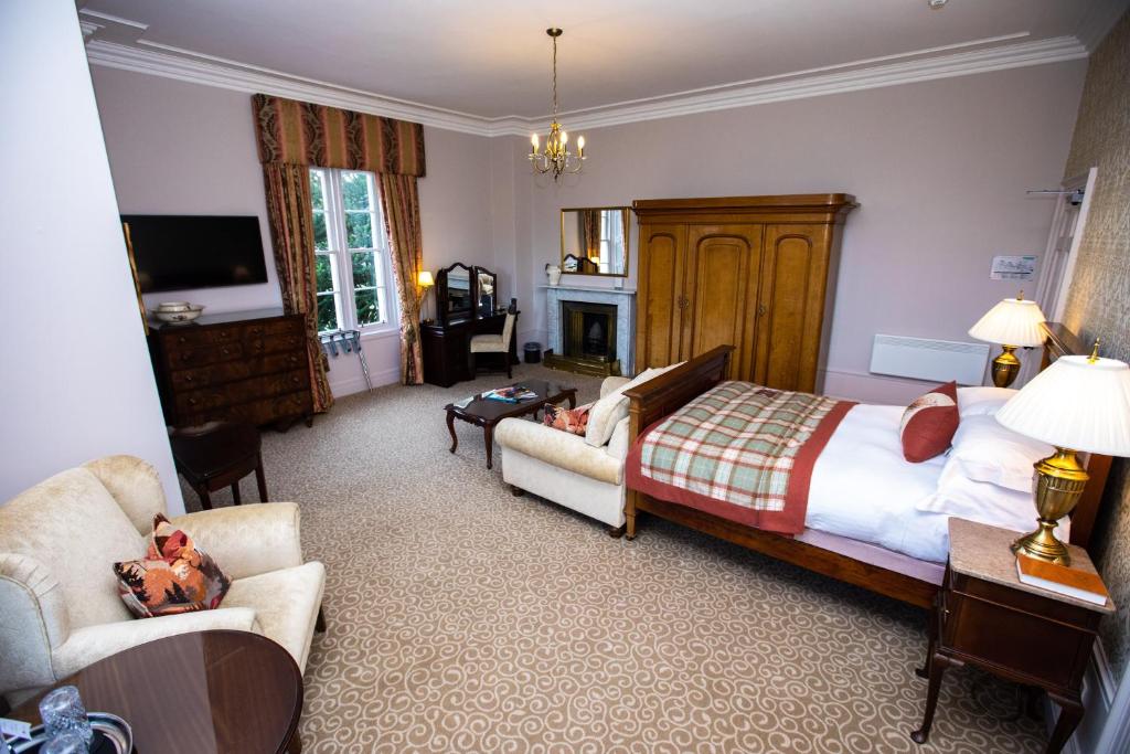 Postel nebo postele na pokoji v ubytování Macdonald Pittodrie House