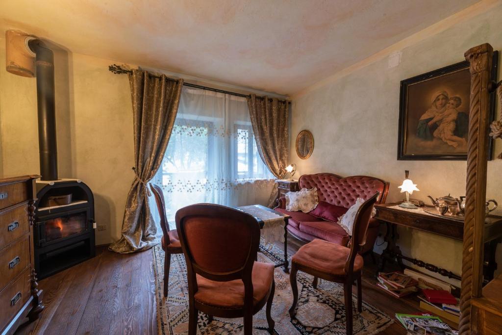 Posezení v ubytování TORRE DEL GRIFONE nel medioevo di Cividale del Friuli