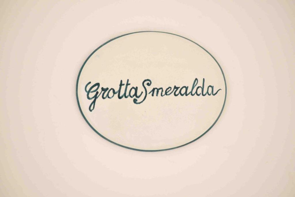 a sign with the word giovanni mercadal on a wall at Matteo's House B&b in Amalfi