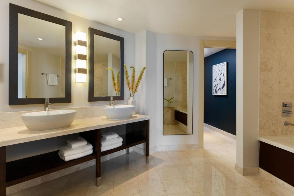 Kimpton EPIC Hotel by IHG photo