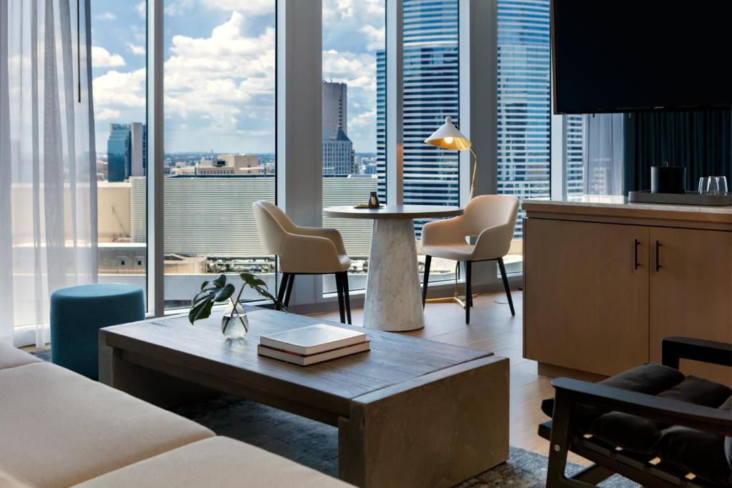 Kimpton EPIC Hotel by IHG photo