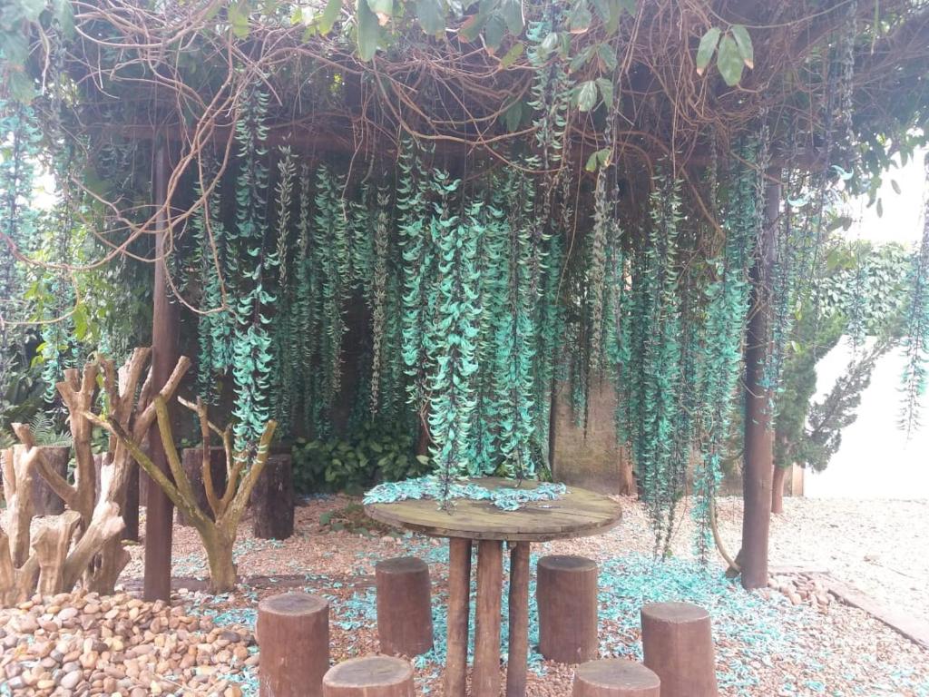  NOSSO ESPAÇO RETIRO ESPIRITUAL E DESCANSO Suites com piscina